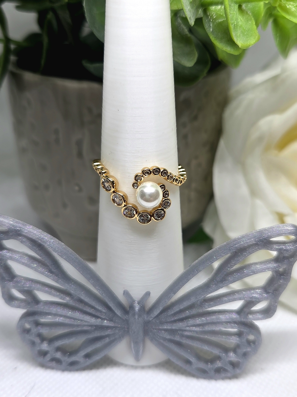 BP Gold Pearl & Crystal Spiral Ring - Women's Fashion Jewelry